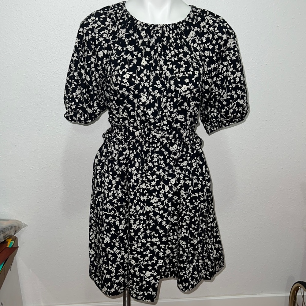 Old Navy Waist Defined Side Cutout Black White Floral Dress Sz M